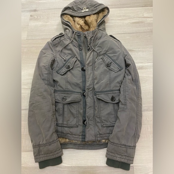 Aritzia TNA Military Jacket Fur Lining Women’s XS - Picture 10 of 10